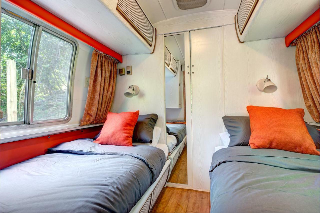 Glamping 1970 American Airstream Motorhome Ponsanooth Bagian luar foto