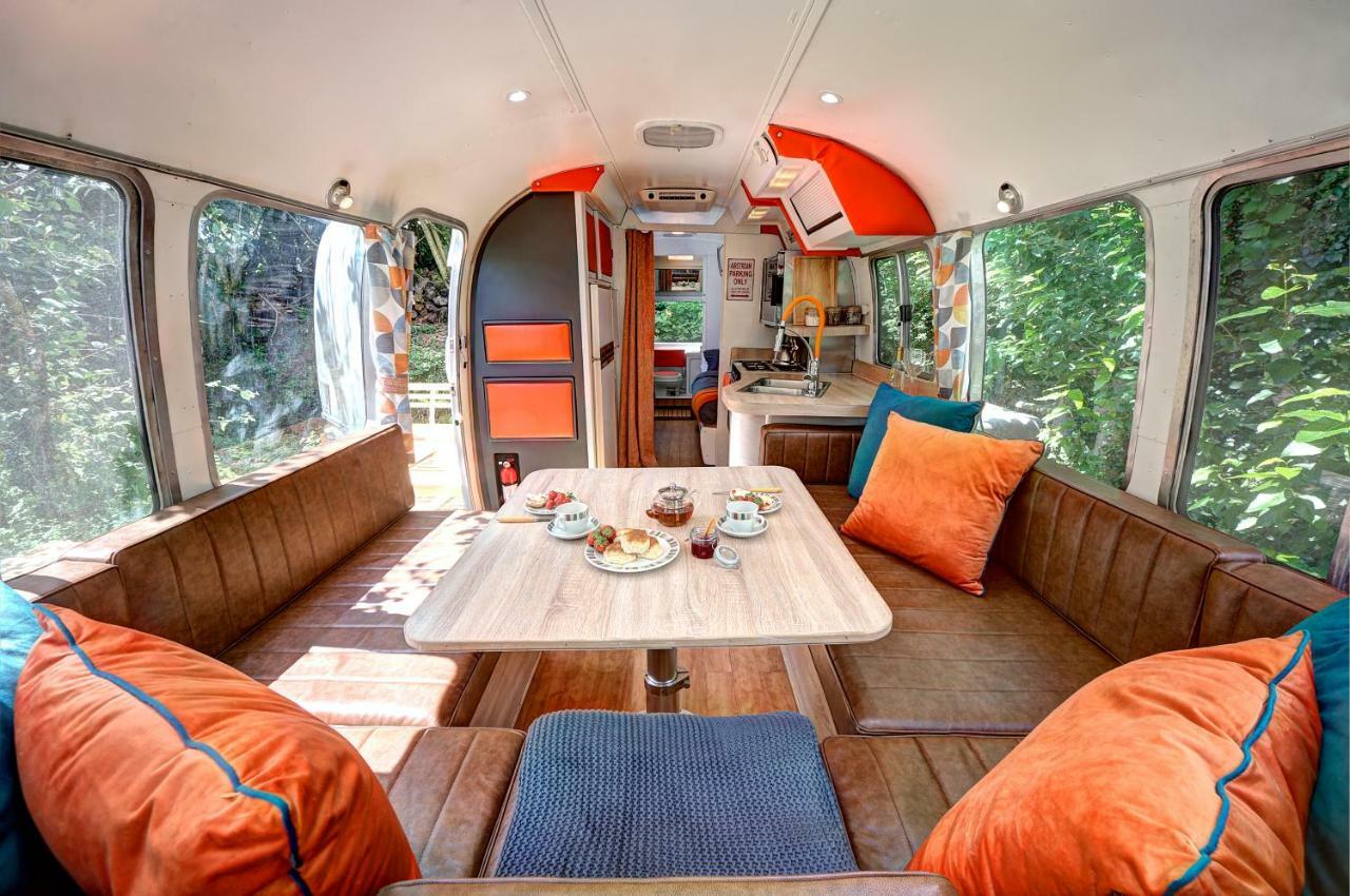 Glamping 1970 American Airstream Motorhome Ponsanooth Bagian luar foto