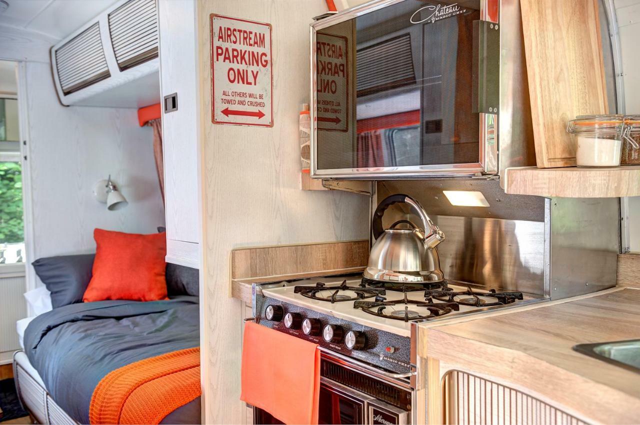 Glamping 1970 American Airstream Motorhome Ponsanooth Bagian luar foto