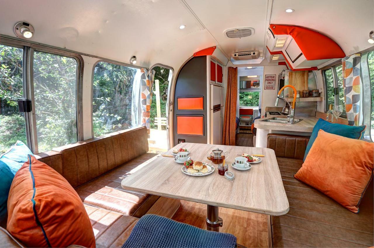 Glamping 1970 American Airstream Motorhome Ponsanooth Bagian luar foto