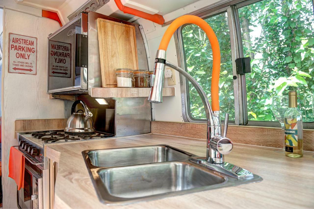 Glamping 1970 American Airstream Motorhome Ponsanooth Bagian luar foto